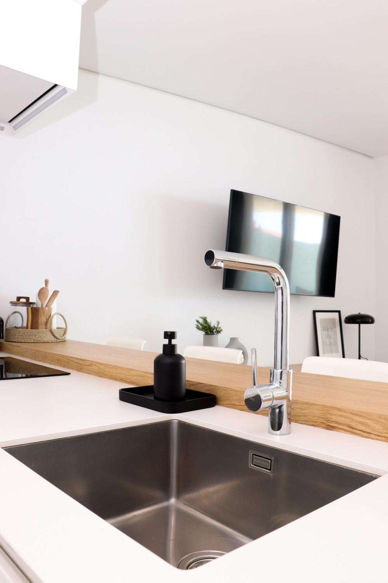Fantastic Apartment In The Wave Just Steps From Carvajal Beach - Pool And Free Parking ฟูเอนฮิโรลา ภายนอก รูปภาพ